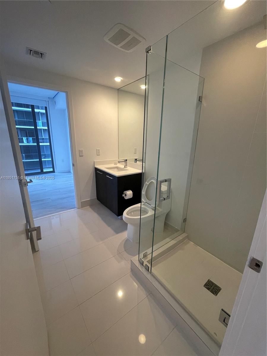 55 SW 9th St #2701, Miami FL 33130