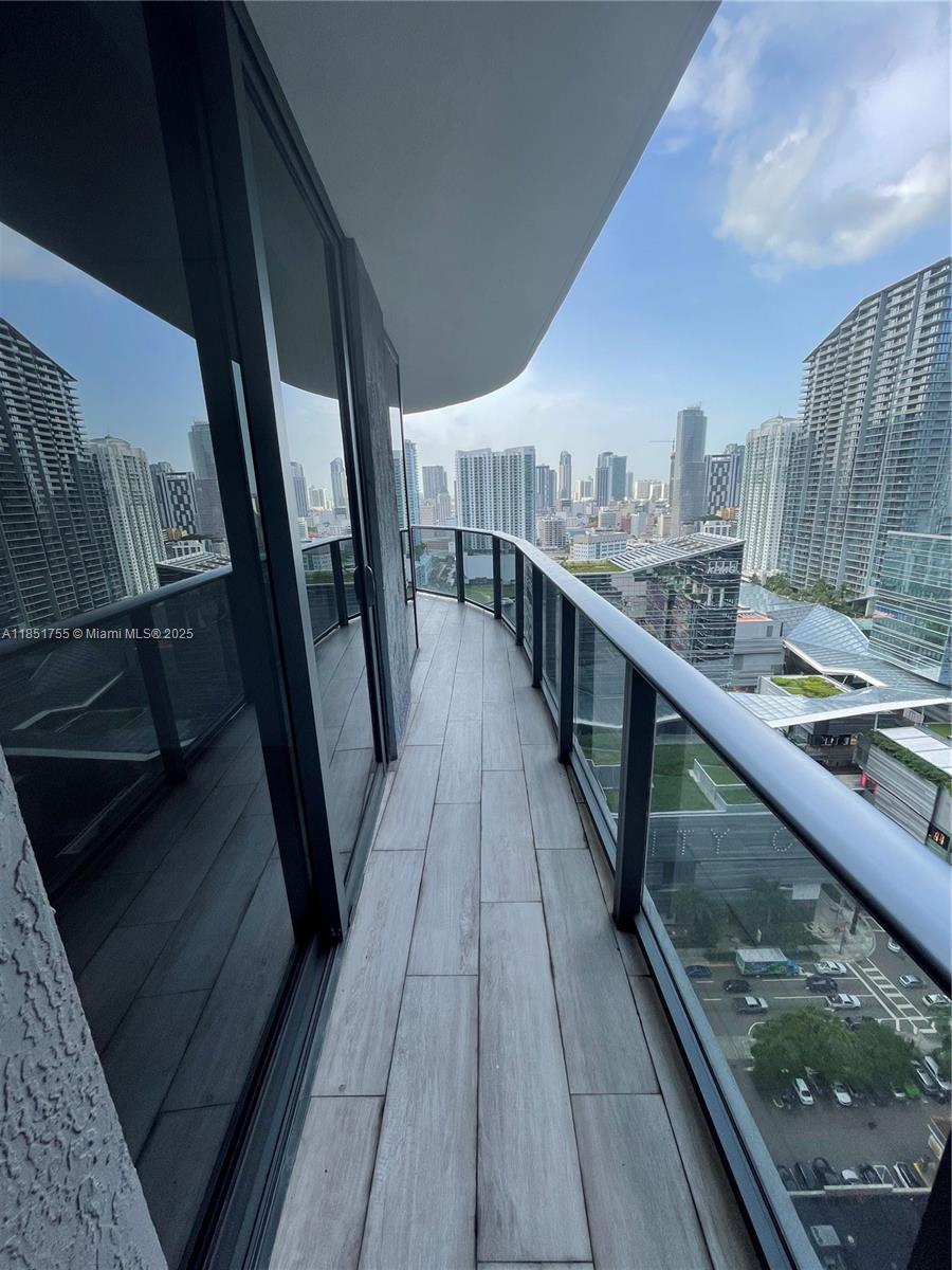 55 SW 9th St #2701, Miami FL 33130