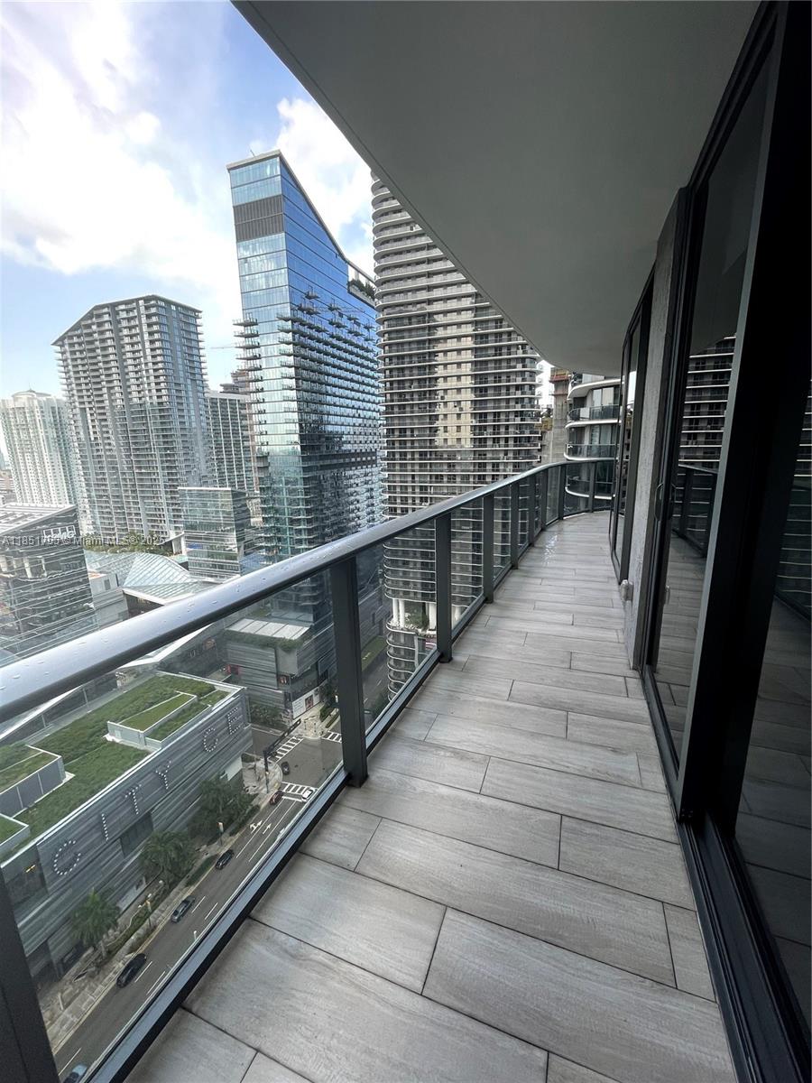 55 SW 9th St #2701, Miami FL 33130