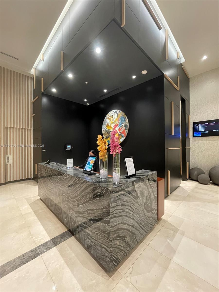 55 SW 9th St #2701, Miami FL 33130