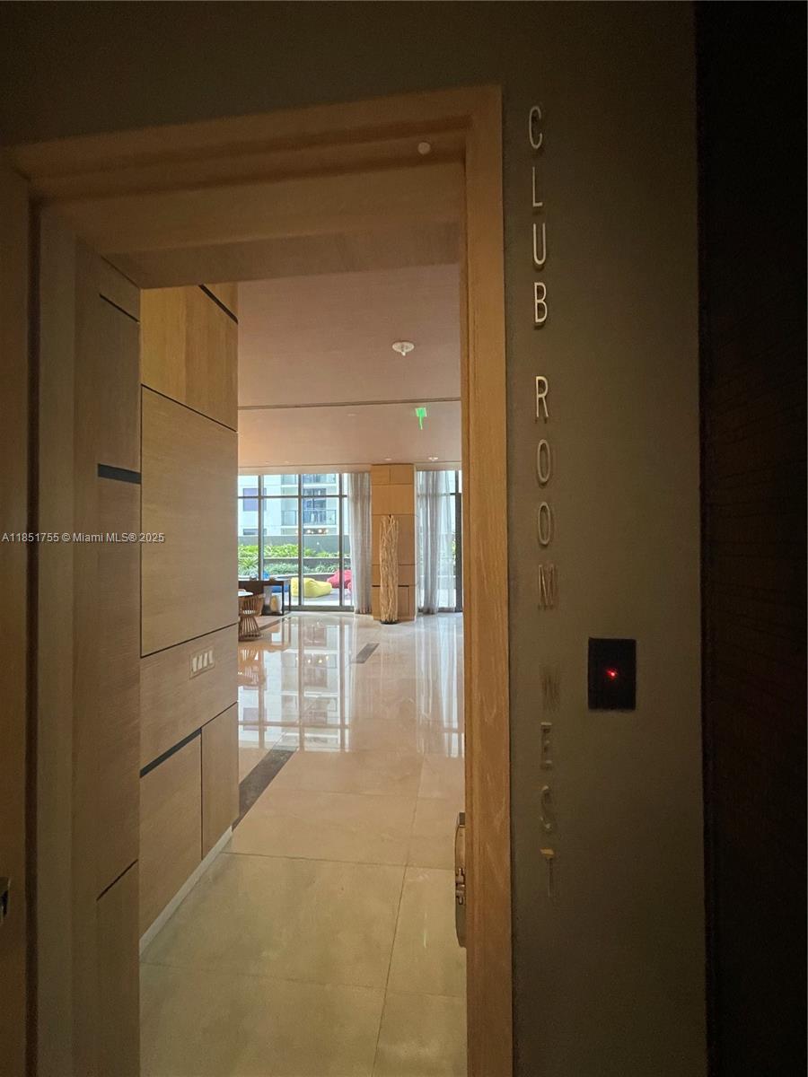 55 SW 9th St #2701, Miami FL 33130