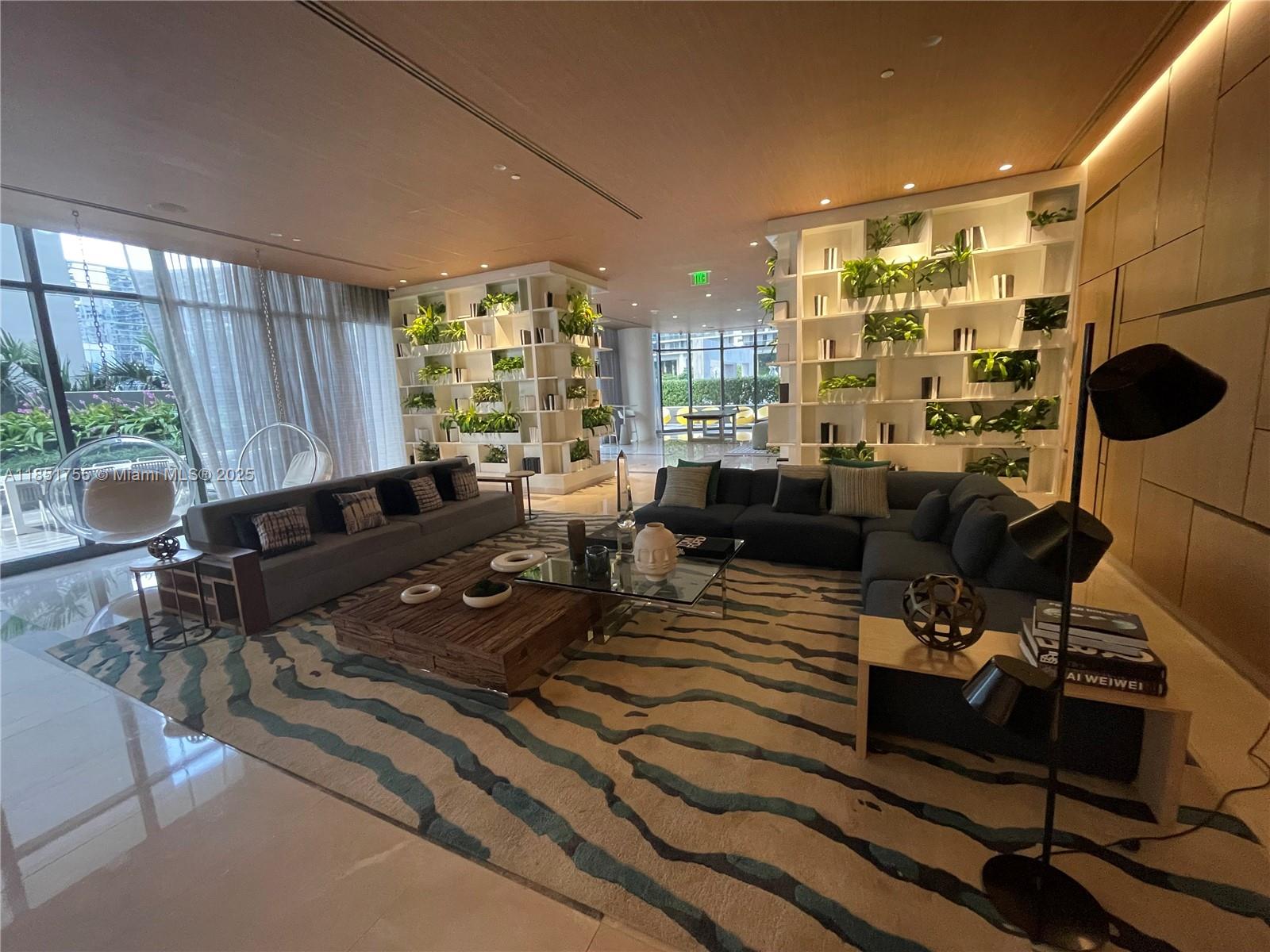 55 SW 9th St #2701, Miami FL 33130