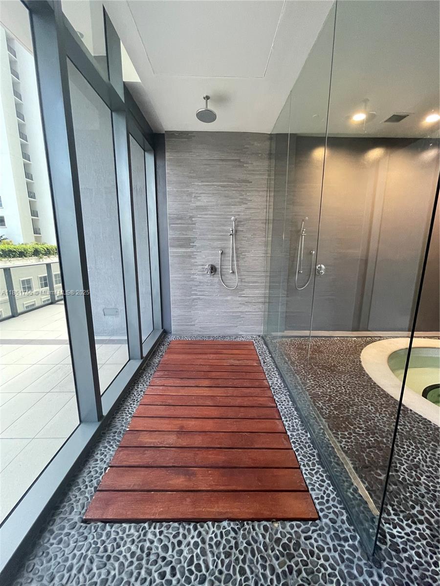 55 SW 9th St #2701, Miami FL 33130