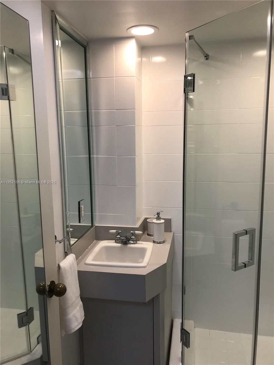201 Crandon Blvd #120, Key Biscayne FL 33149