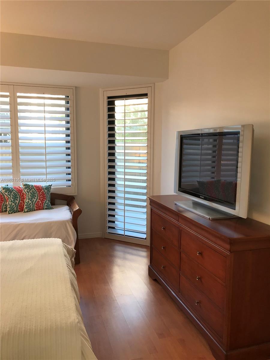 201 Crandon Blvd #120, Key Biscayne FL 33149