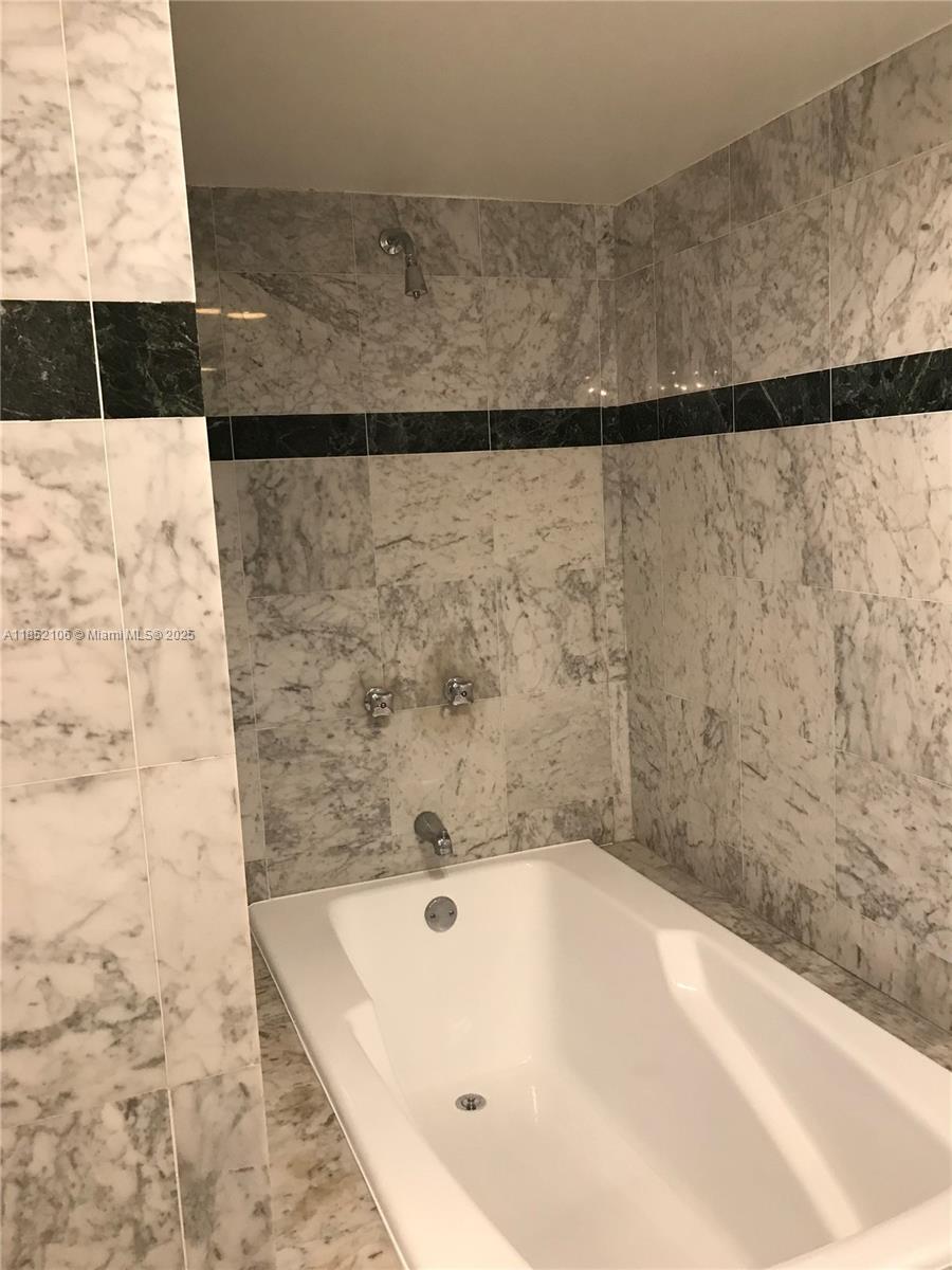 201 Crandon Blvd #120, Key Biscayne FL 33149