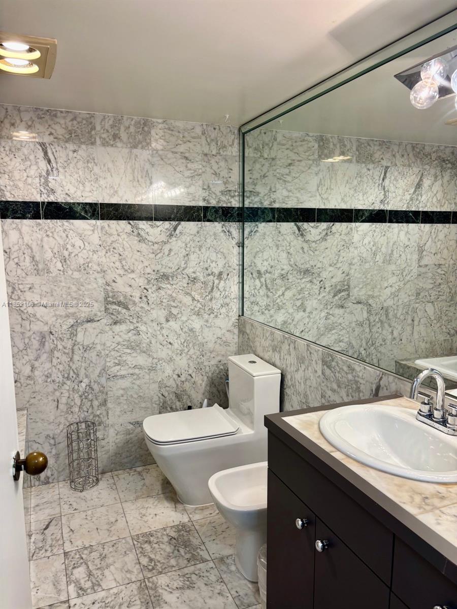 201 Crandon Blvd #120, Key Biscayne FL 33149