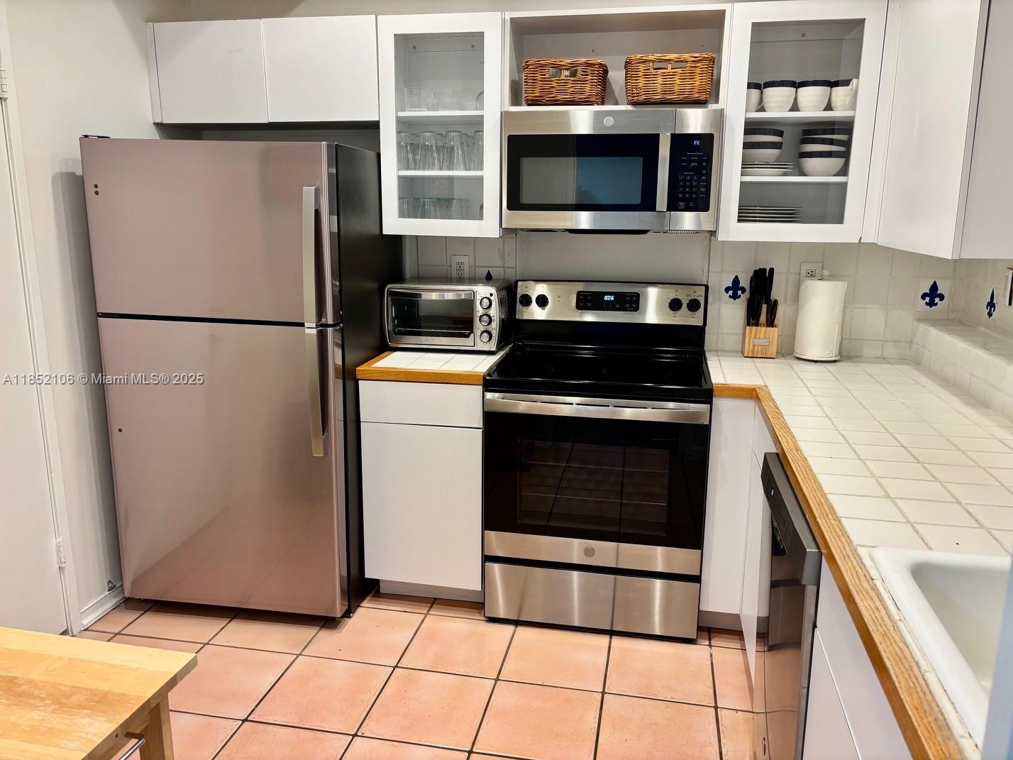 201 Crandon Blvd #120, Key Biscayne FL 33149