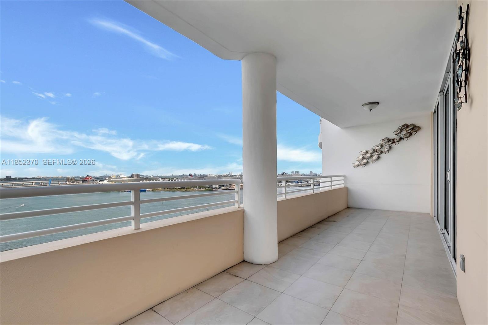 848 Brickell Key Dr #1906, Miami FL 33131