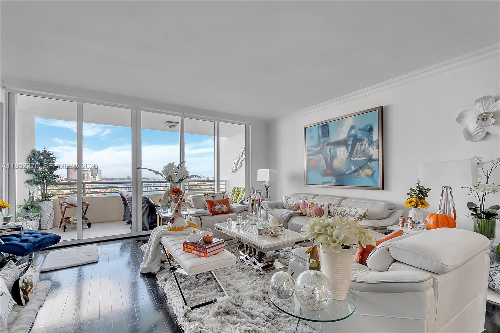 848 Brickell Key Dr #1906, Miami FL 33131