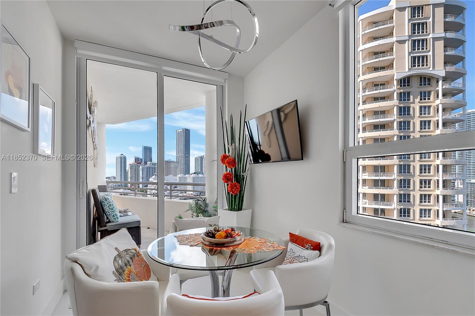 848 Brickell Key Dr #1906, Miami FL 33131