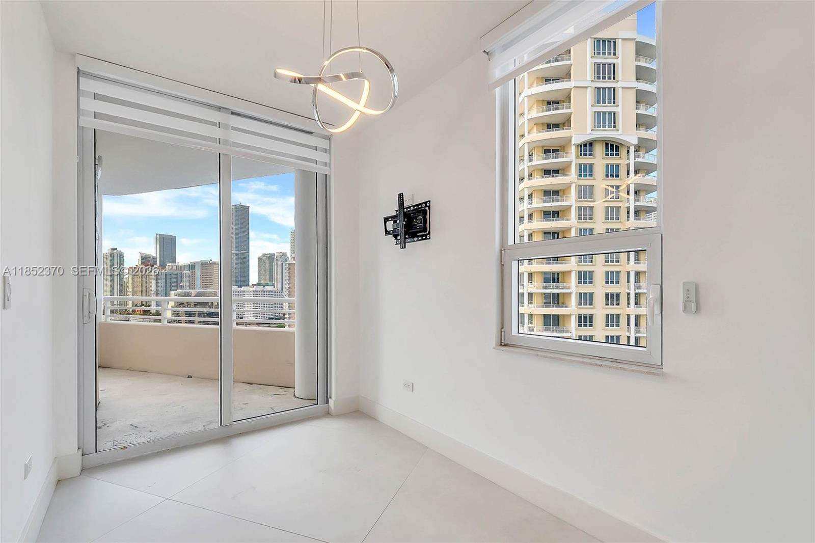848 Brickell Key Dr #1906, Miami FL 33131