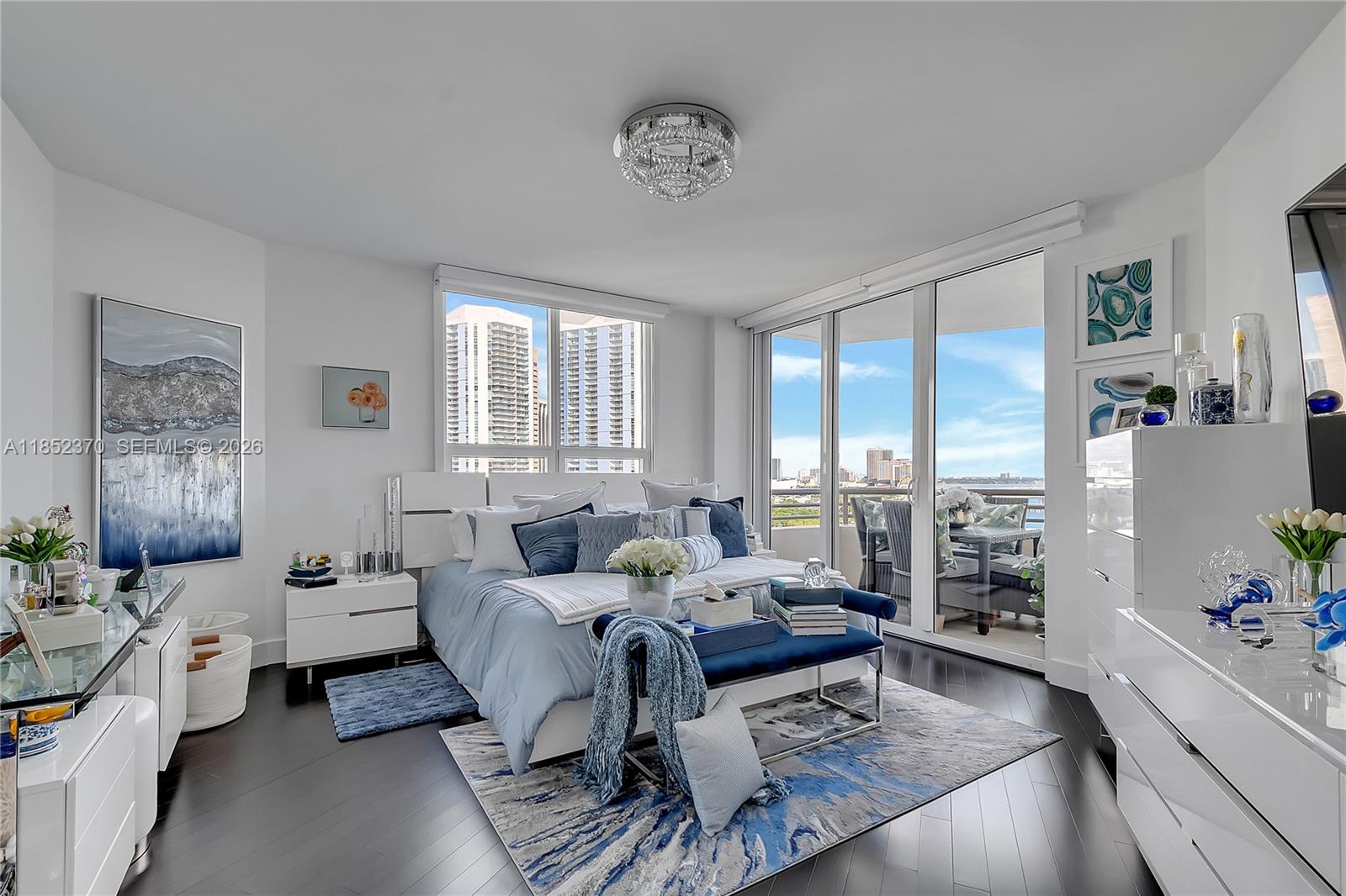 848 Brickell Key Dr #1906, Miami FL 33131