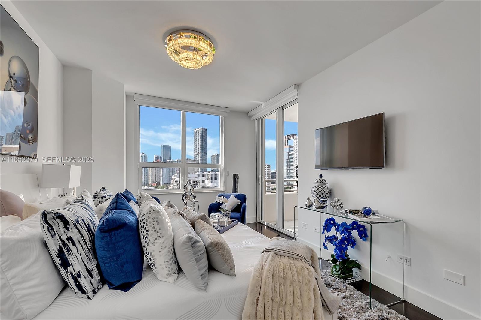 848 Brickell Key Dr #1906, Miami FL 33131