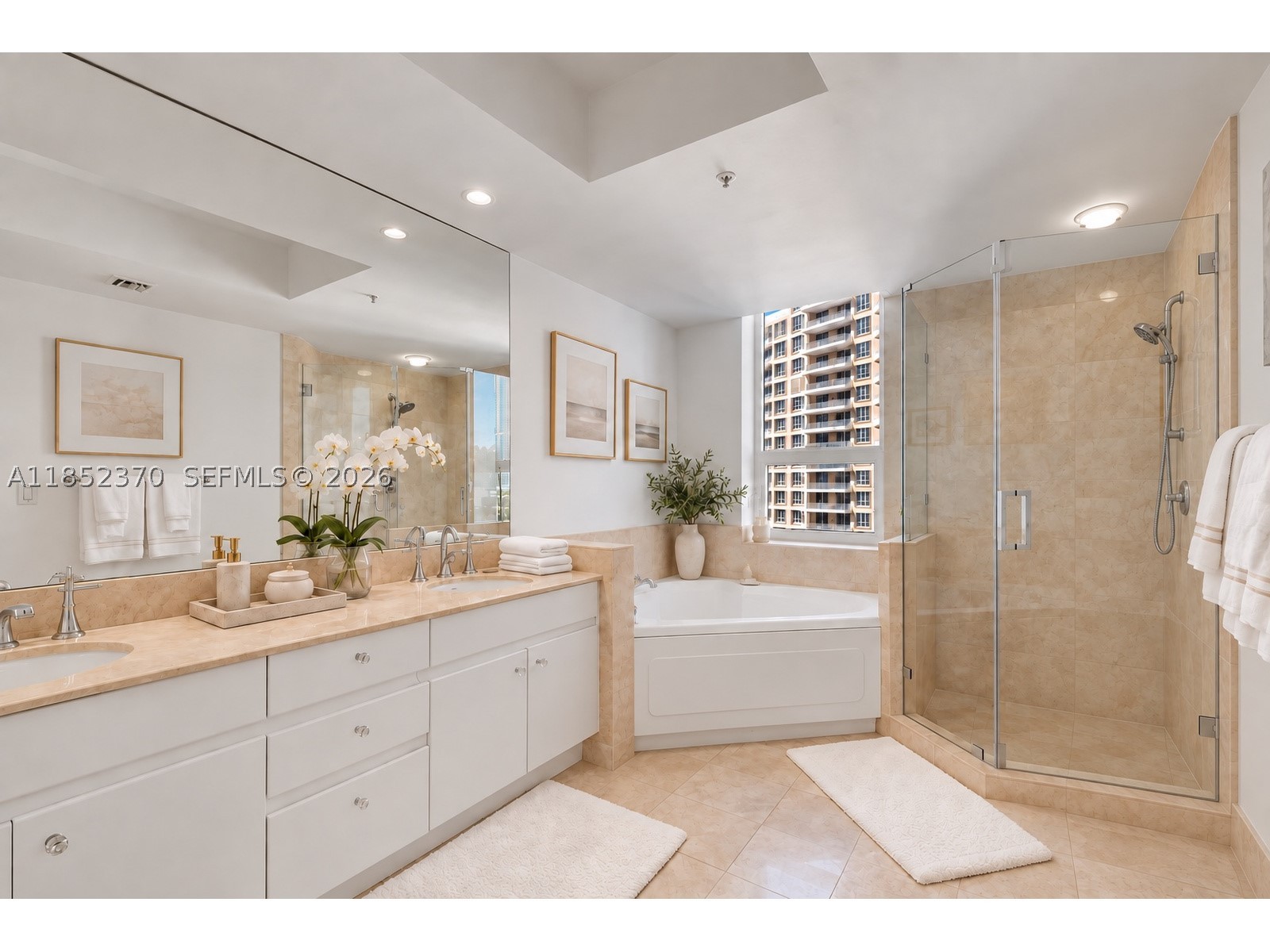 848 Brickell Key Dr #1906, Miami FL 33131