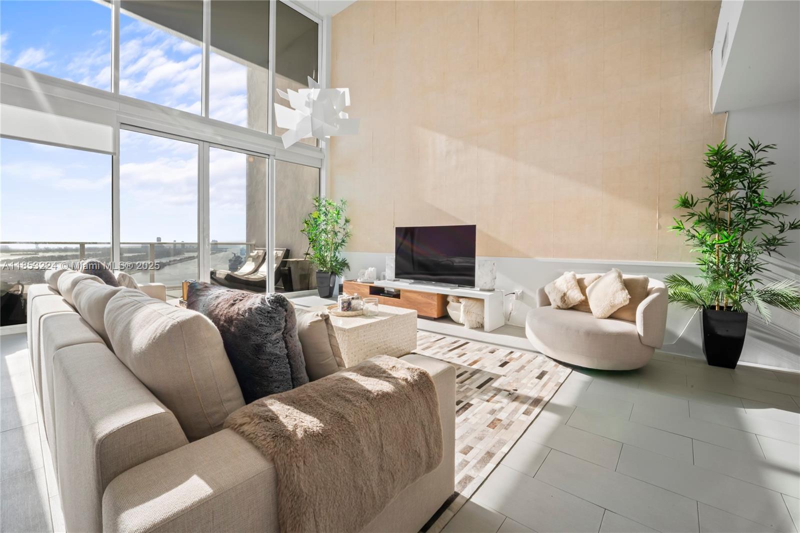 1040 Biscayne Blvd #3203, Miami FL 33132