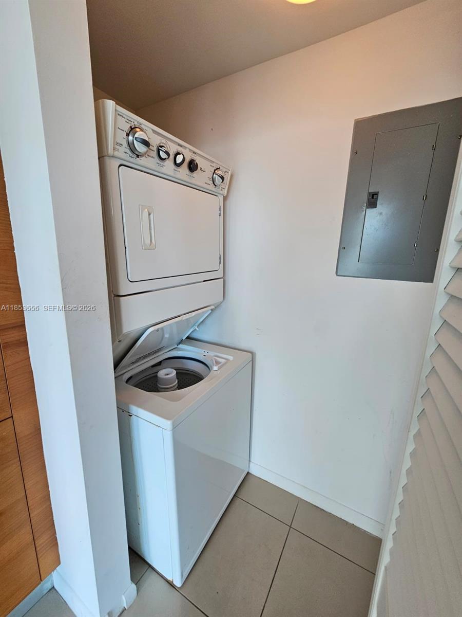 244 Biscayne Blvd #3707, Miami FL 33132