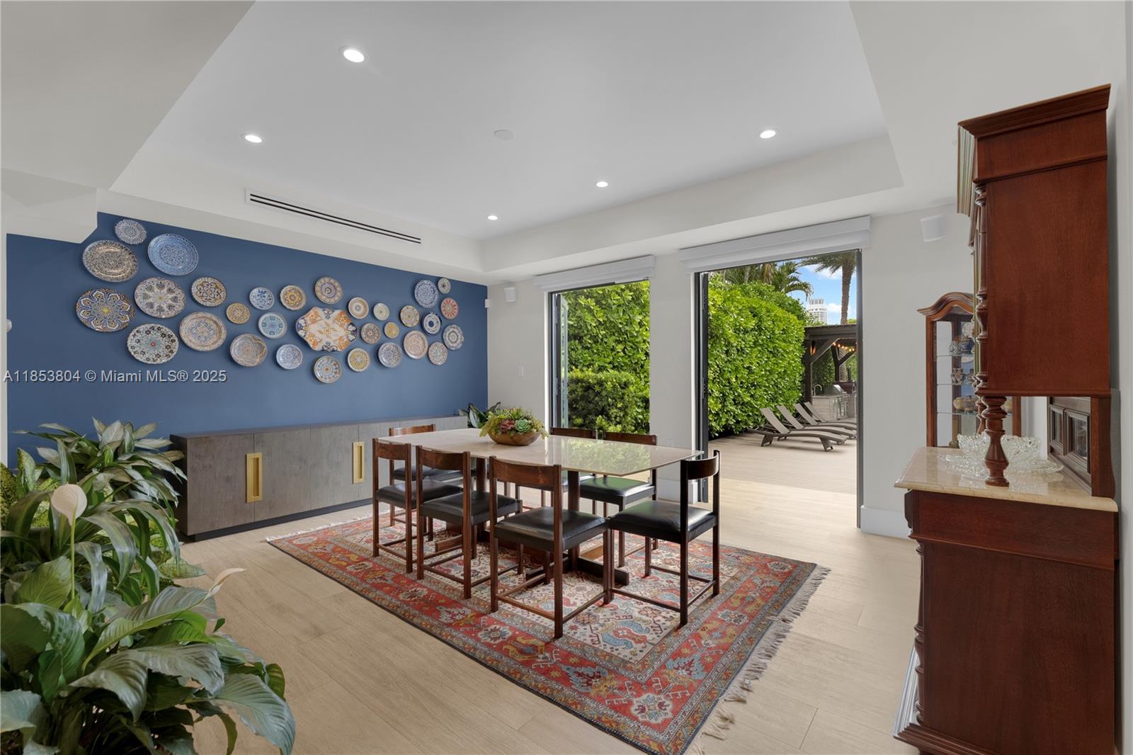 4475 N Meridian Ave, Miami Beach FL 33140
