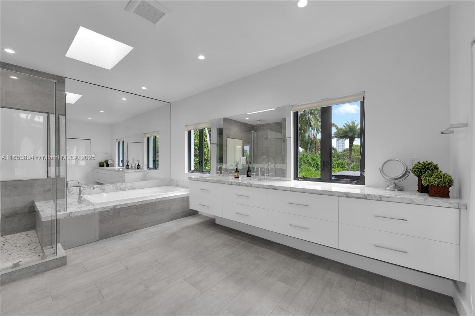 4475 N Meridian Ave, Miami Beach FL 33140