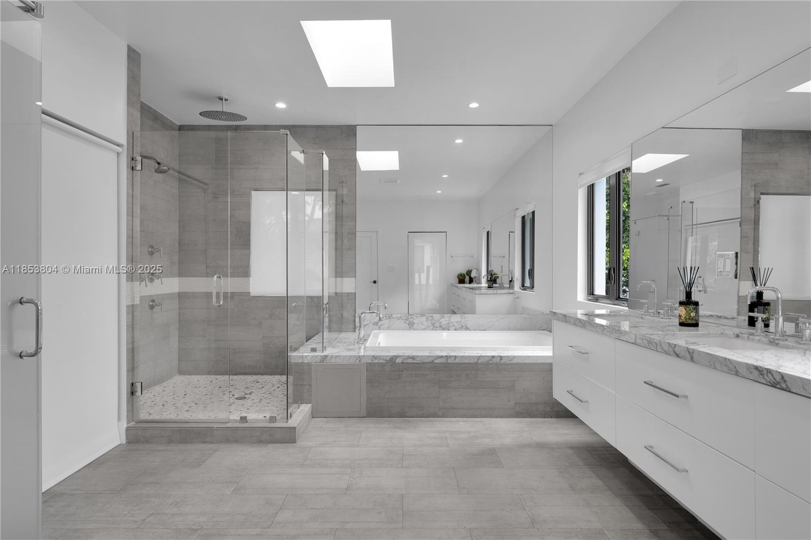 4475 N Meridian Ave, Miami Beach FL 33140