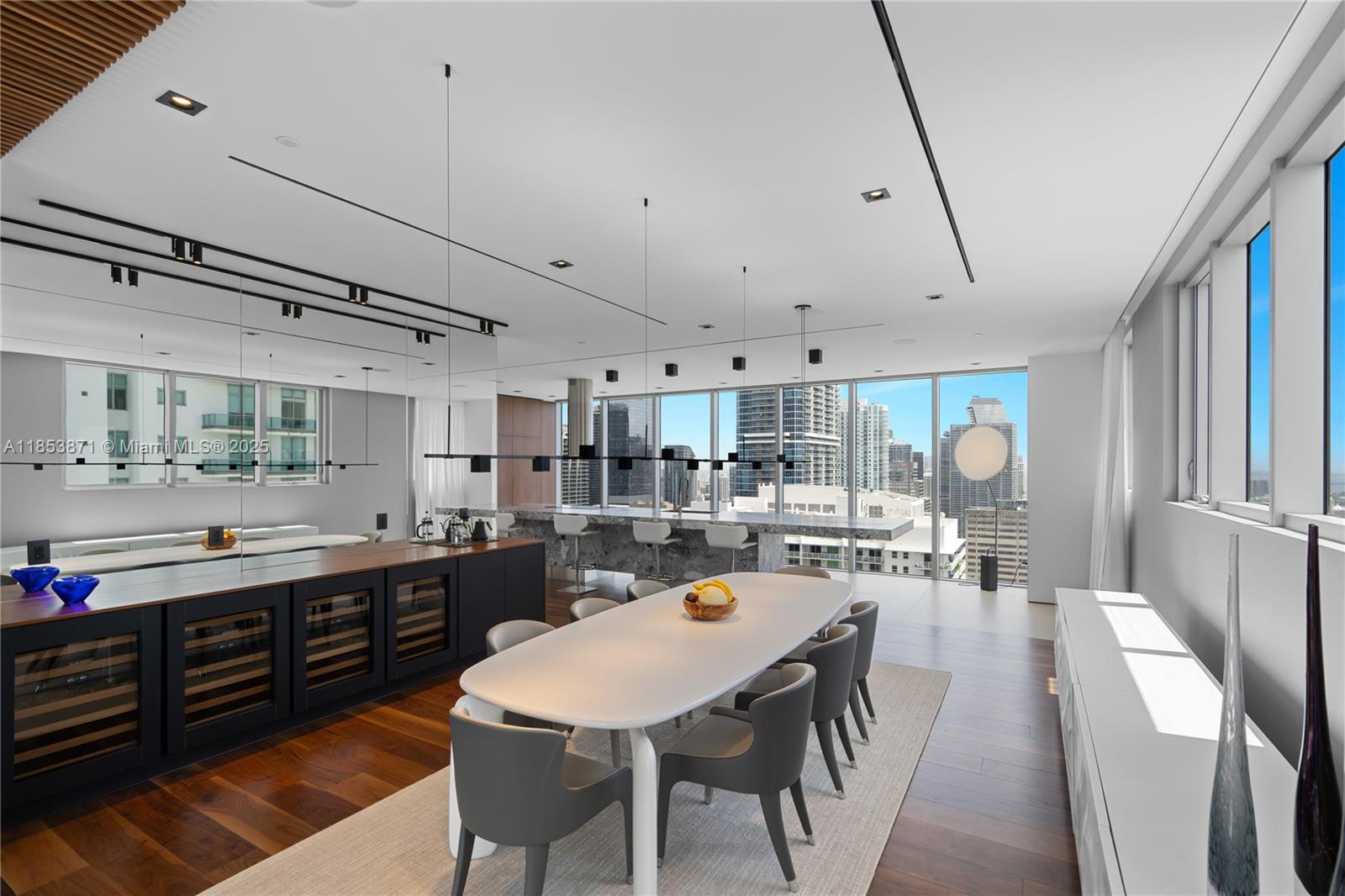 1300 Brickell Bay Dr #4401, Miami FL 33131