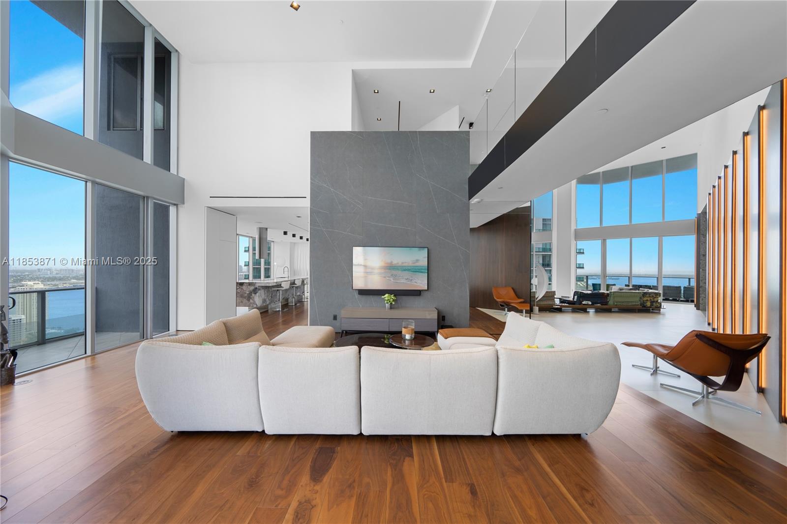 1300 Brickell Bay Dr #4401, Miami FL 33131