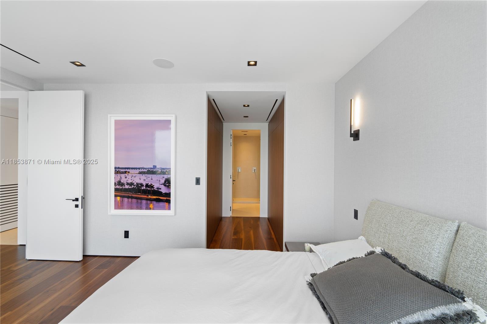 1300 Brickell Bay Dr #4401, Miami FL 33131