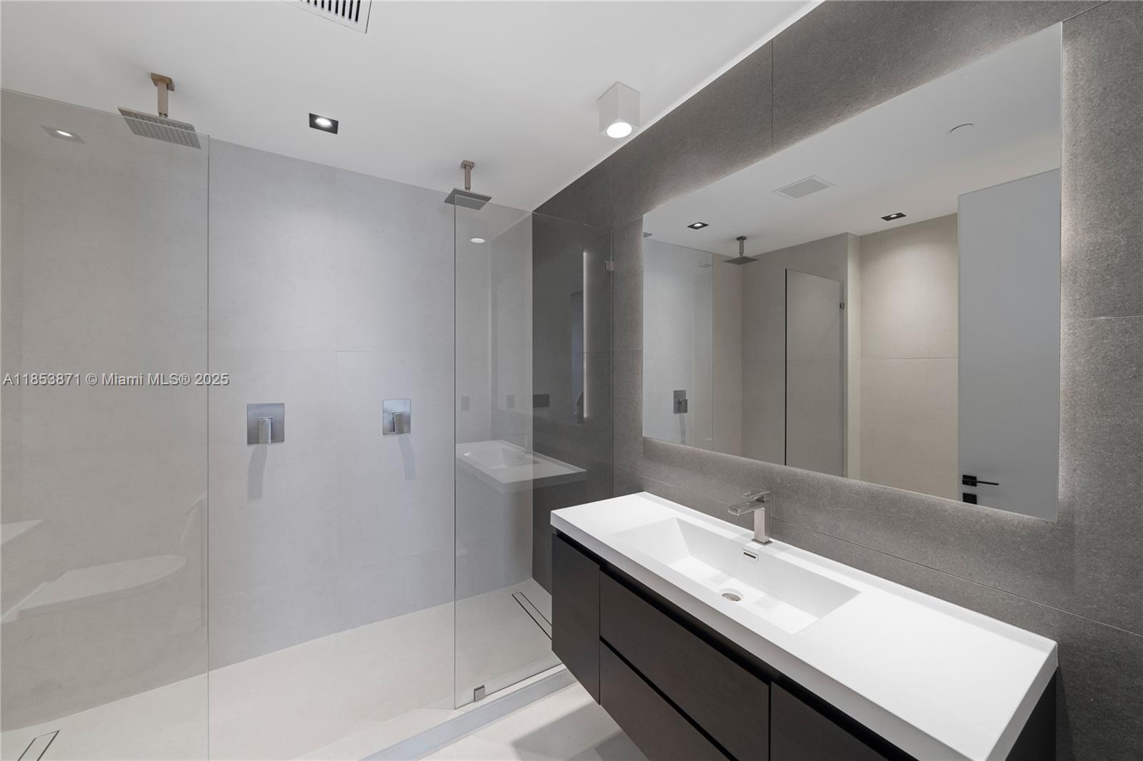 1300 Brickell Bay Dr #4401, Miami FL 33131