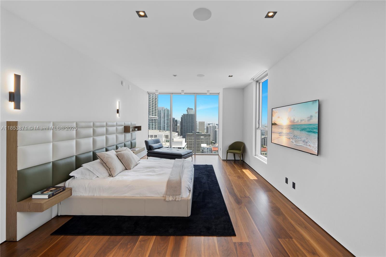 1300 Brickell Bay Dr #4401, Miami FL 33131