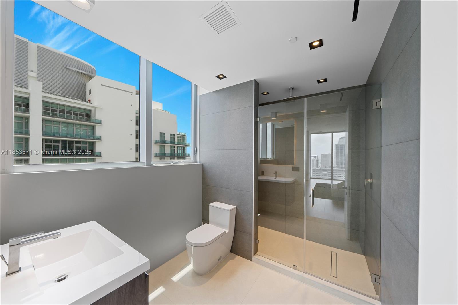 1300 Brickell Bay Dr #4401, Miami FL 33131