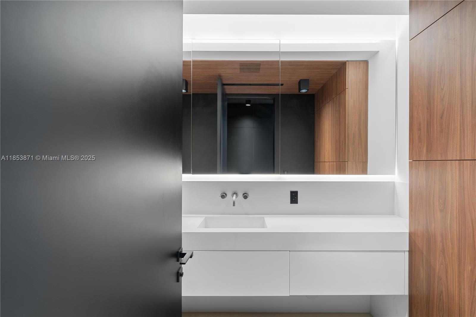 1300 Brickell Bay Dr #4401, Miami FL 33131