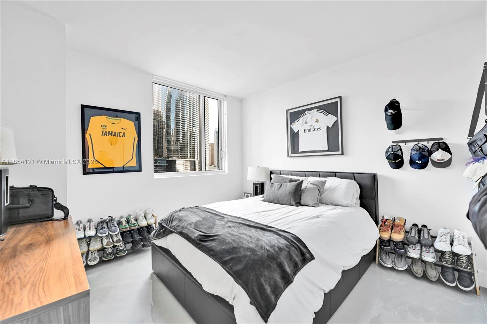 500 Brickell Ave #1401, Miami FL 33131