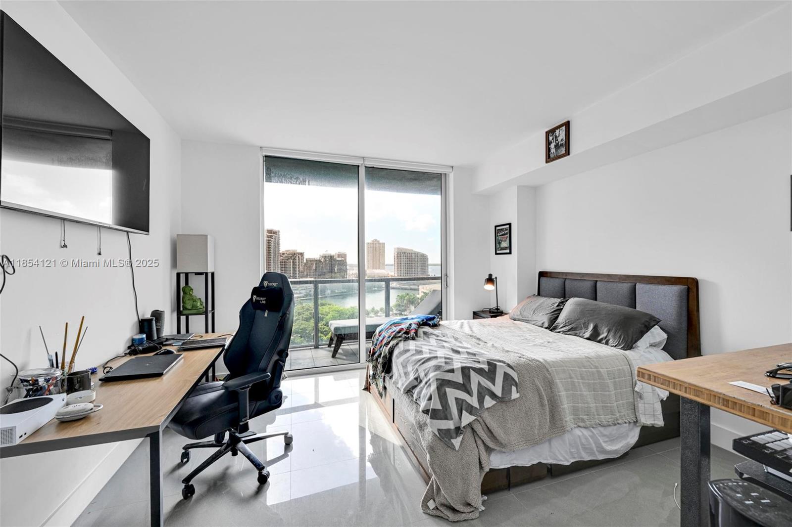 500 Brickell Ave #1401, Miami FL 33131