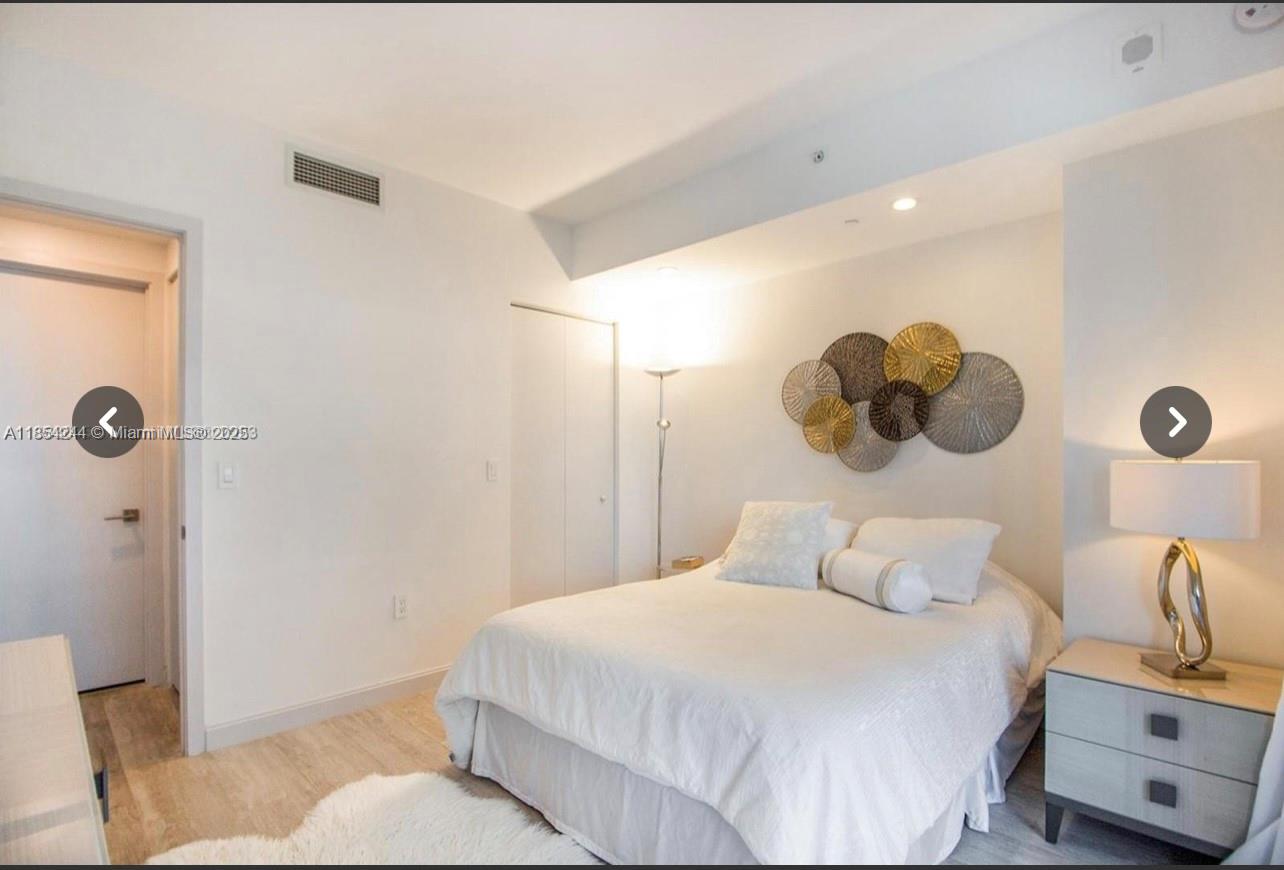 55 SW 9th St #3802, Miami FL 33130