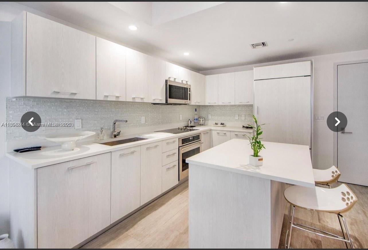 55 SW 9th St #3802, Miami FL 33130