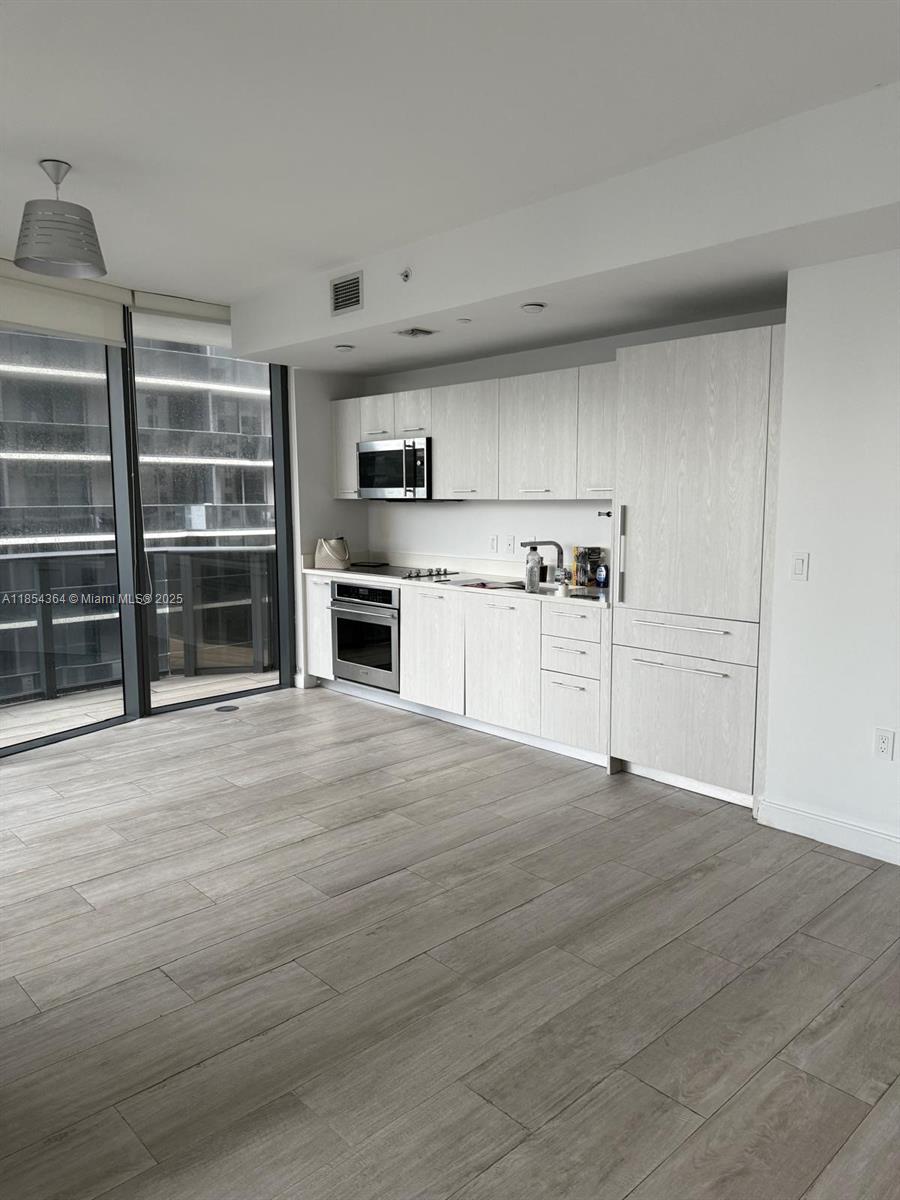 55 SW 9th St #2401, Miami FL 33130