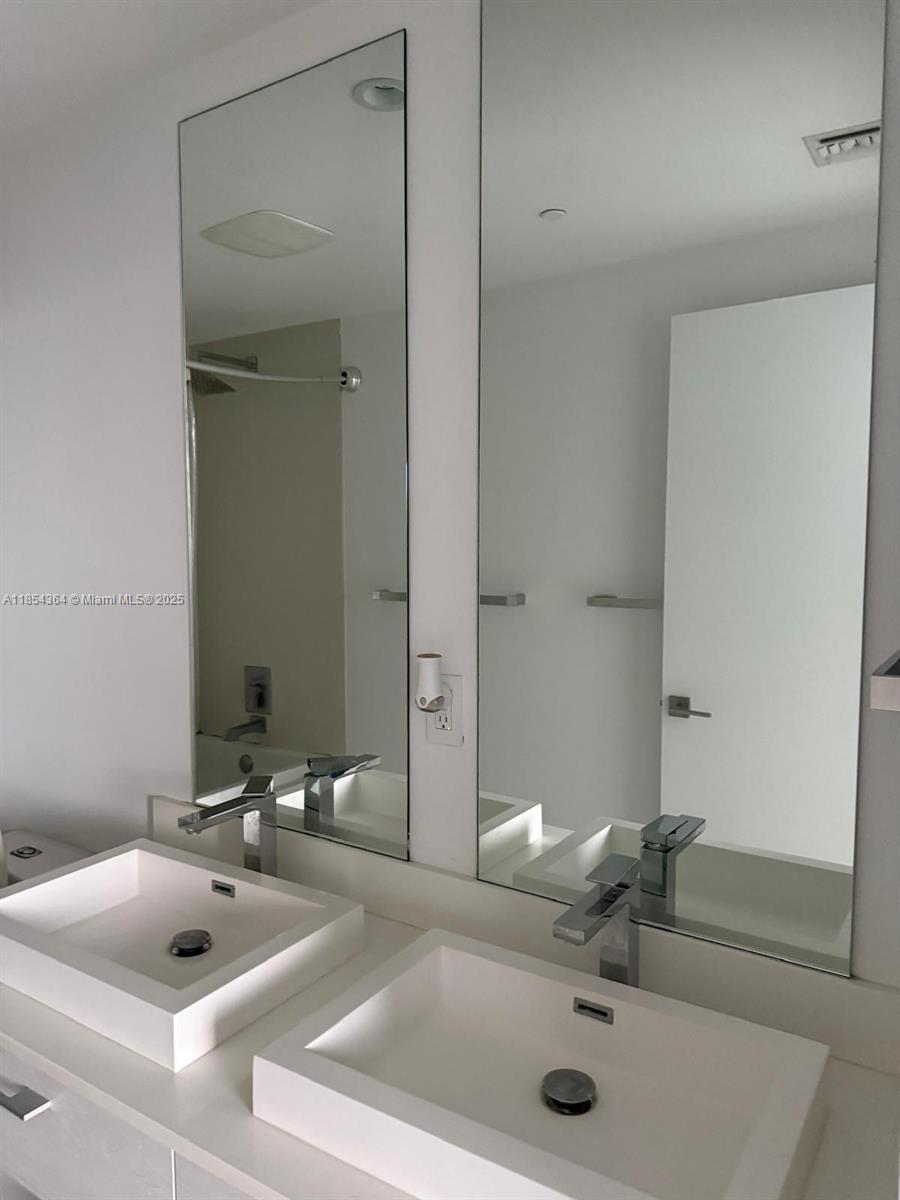 55 SW 9th St #2401, Miami FL 33130