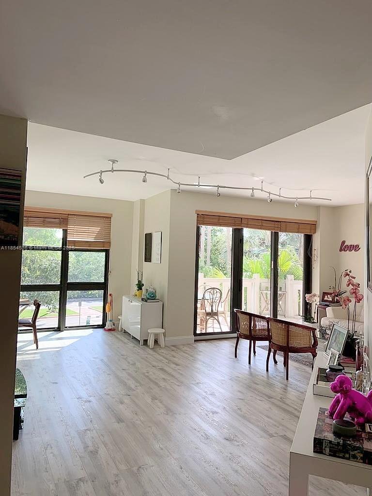 1121 Crandon Blvd #E108, Key Biscayne FL 33149