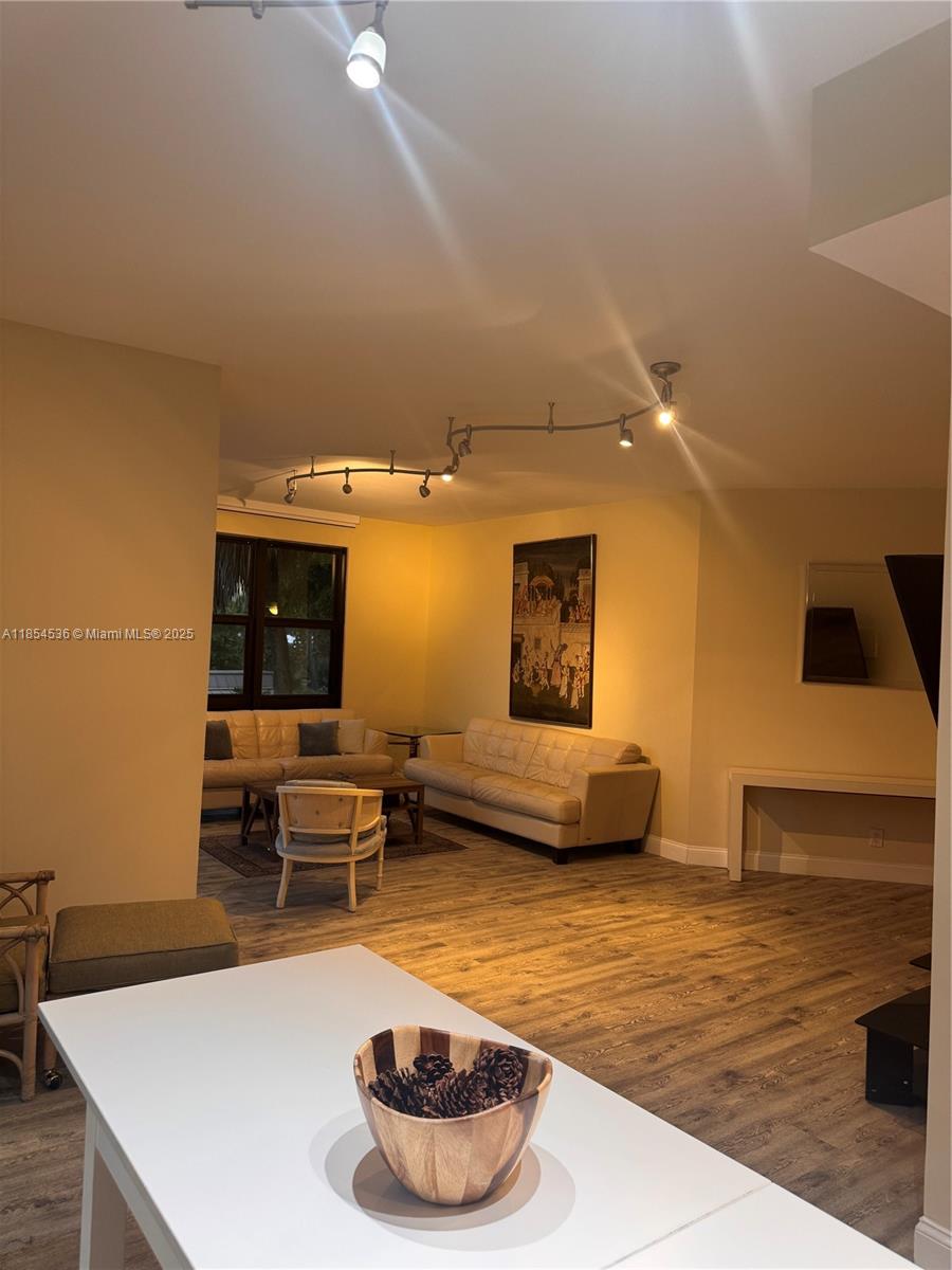 1121 Crandon Blvd #E108, Key Biscayne FL 33149