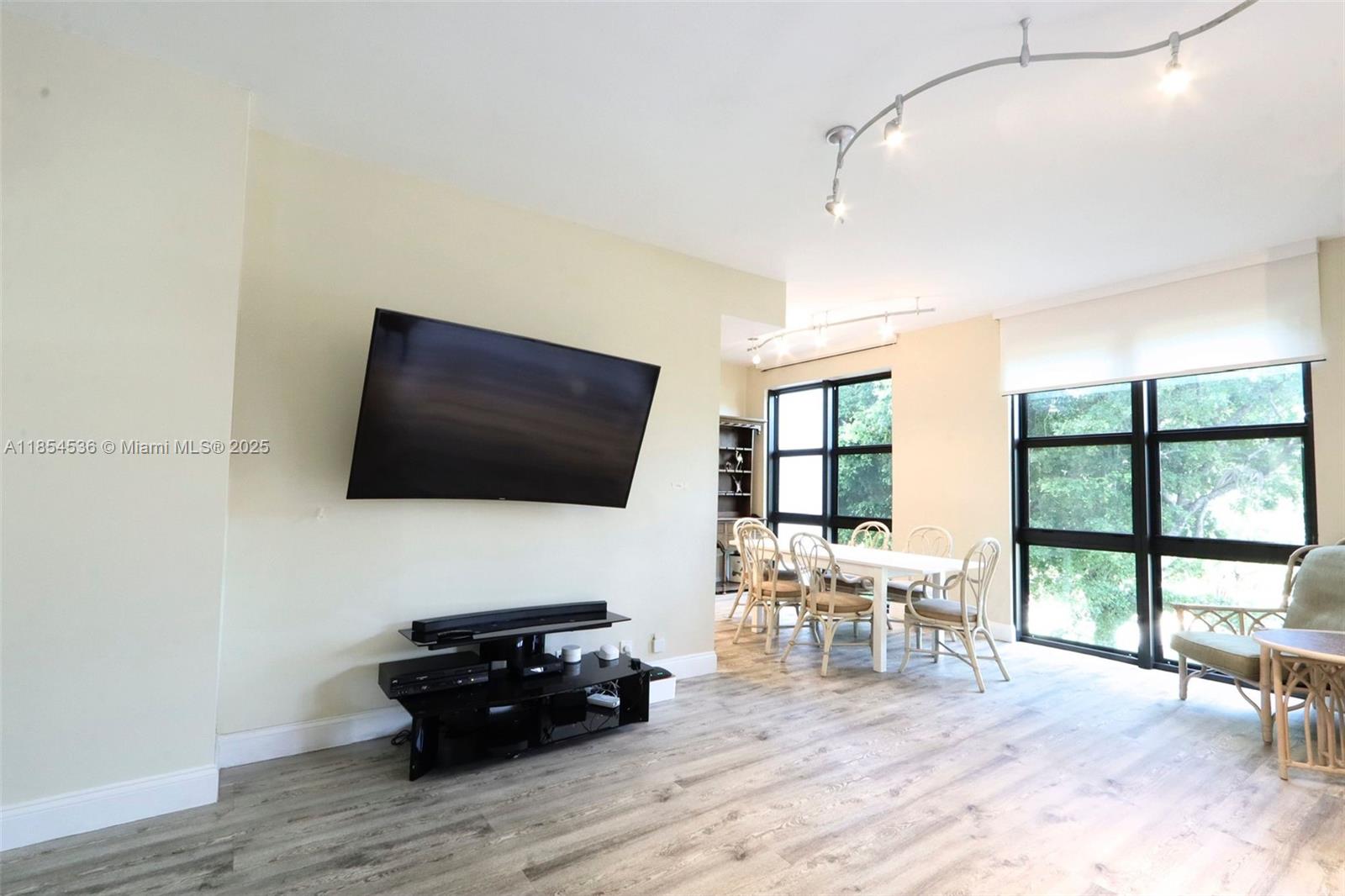 1121 Crandon Blvd #E108, Key Biscayne FL 33149