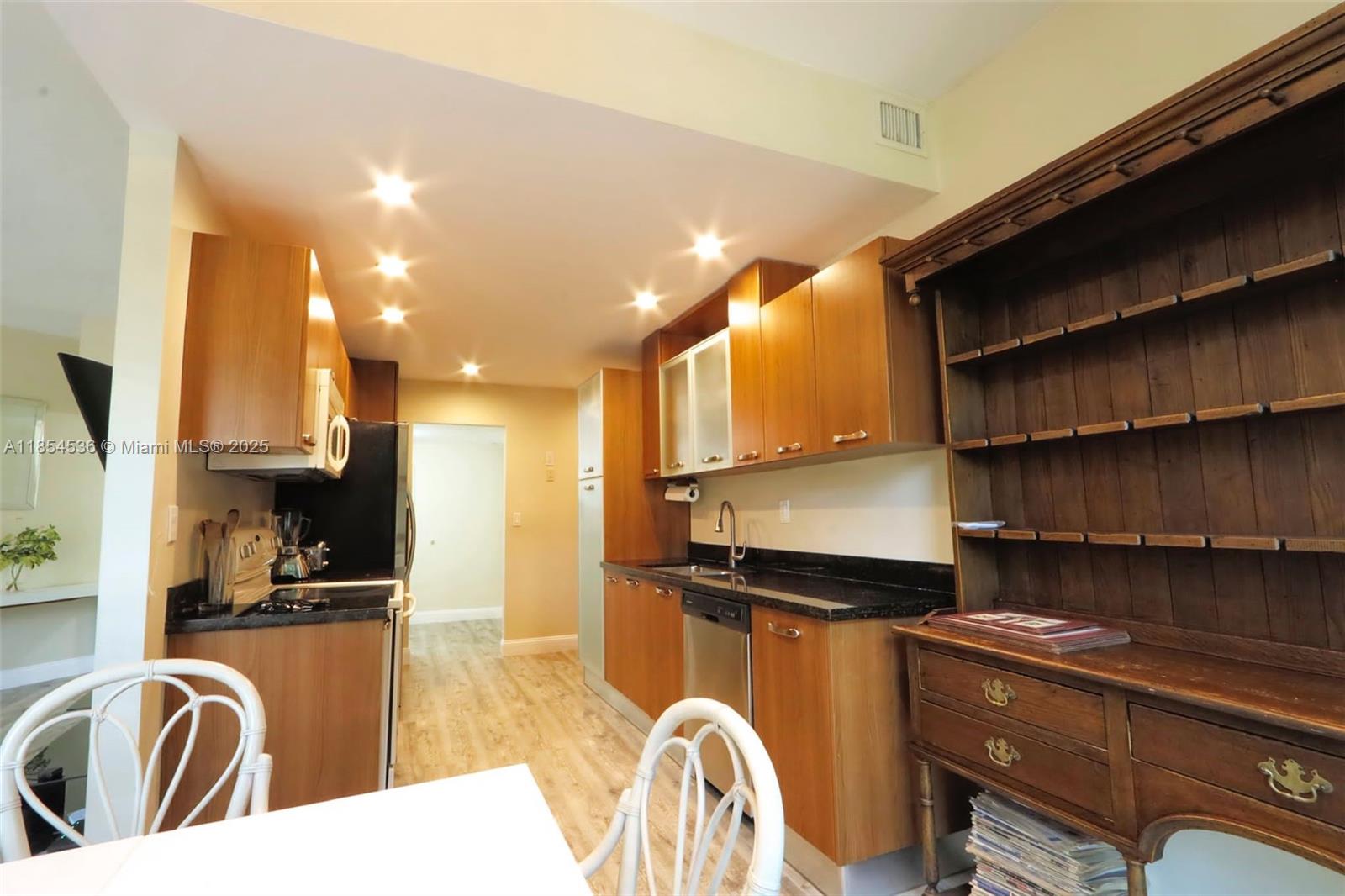 1121 Crandon Blvd #E108, Key Biscayne FL 33149
