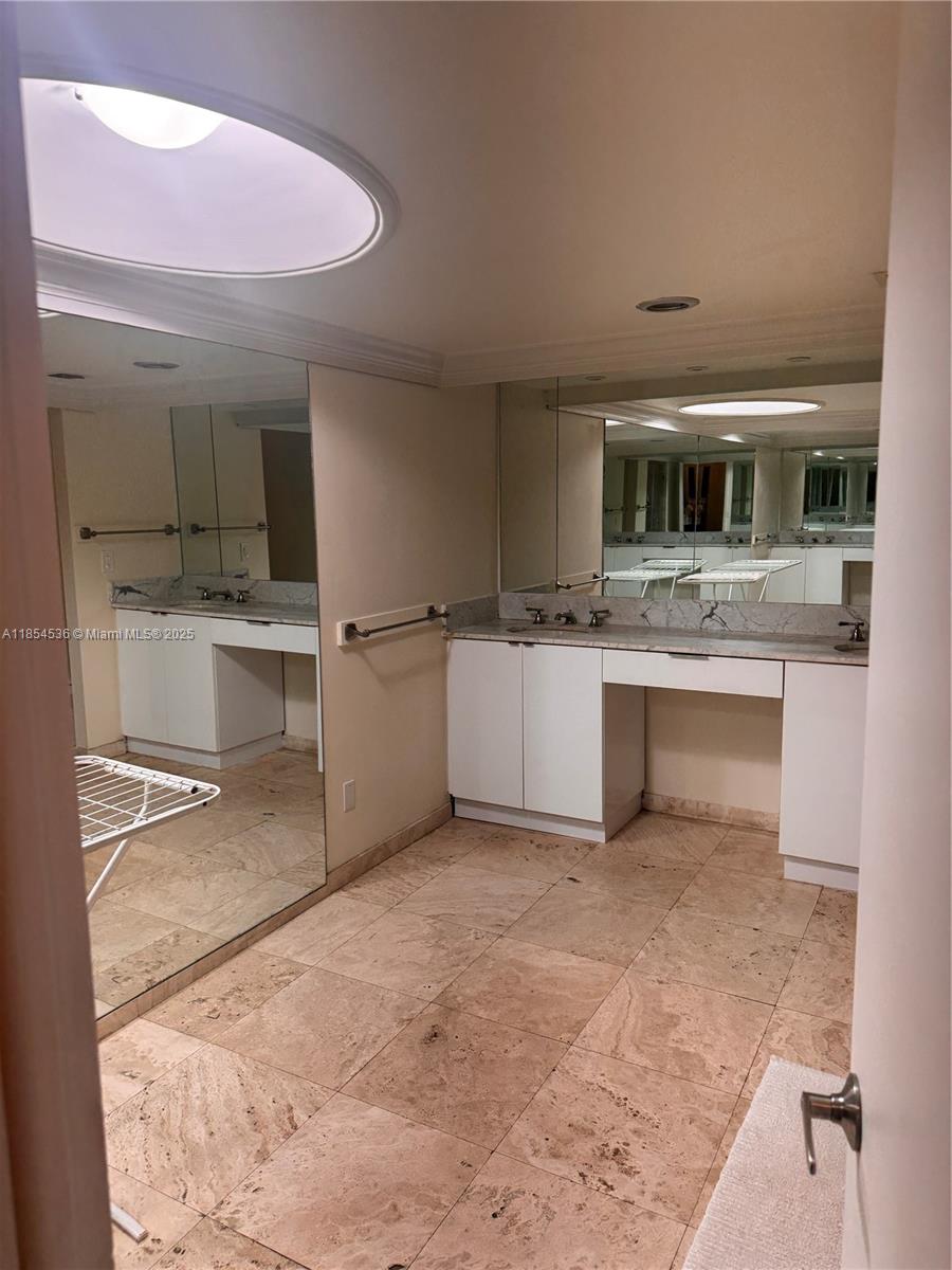 1121 Crandon Blvd #E108, Key Biscayne FL 33149