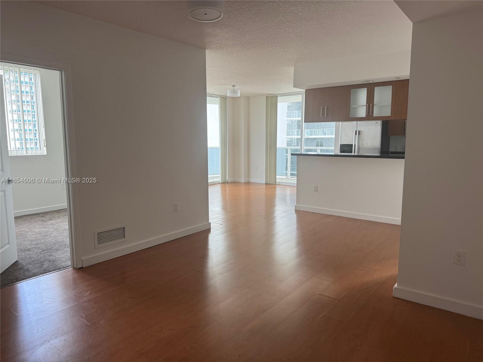 601 NE 23rd St #1402, Miami FL 33137