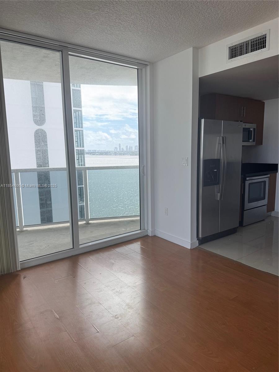 601 NE 23rd St #1402, Miami FL 33137