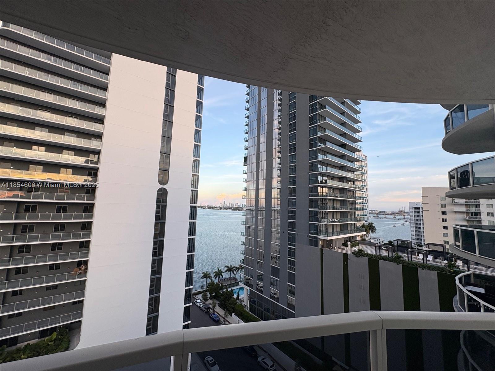 601 NE 23rd St #1402, Miami FL 33137