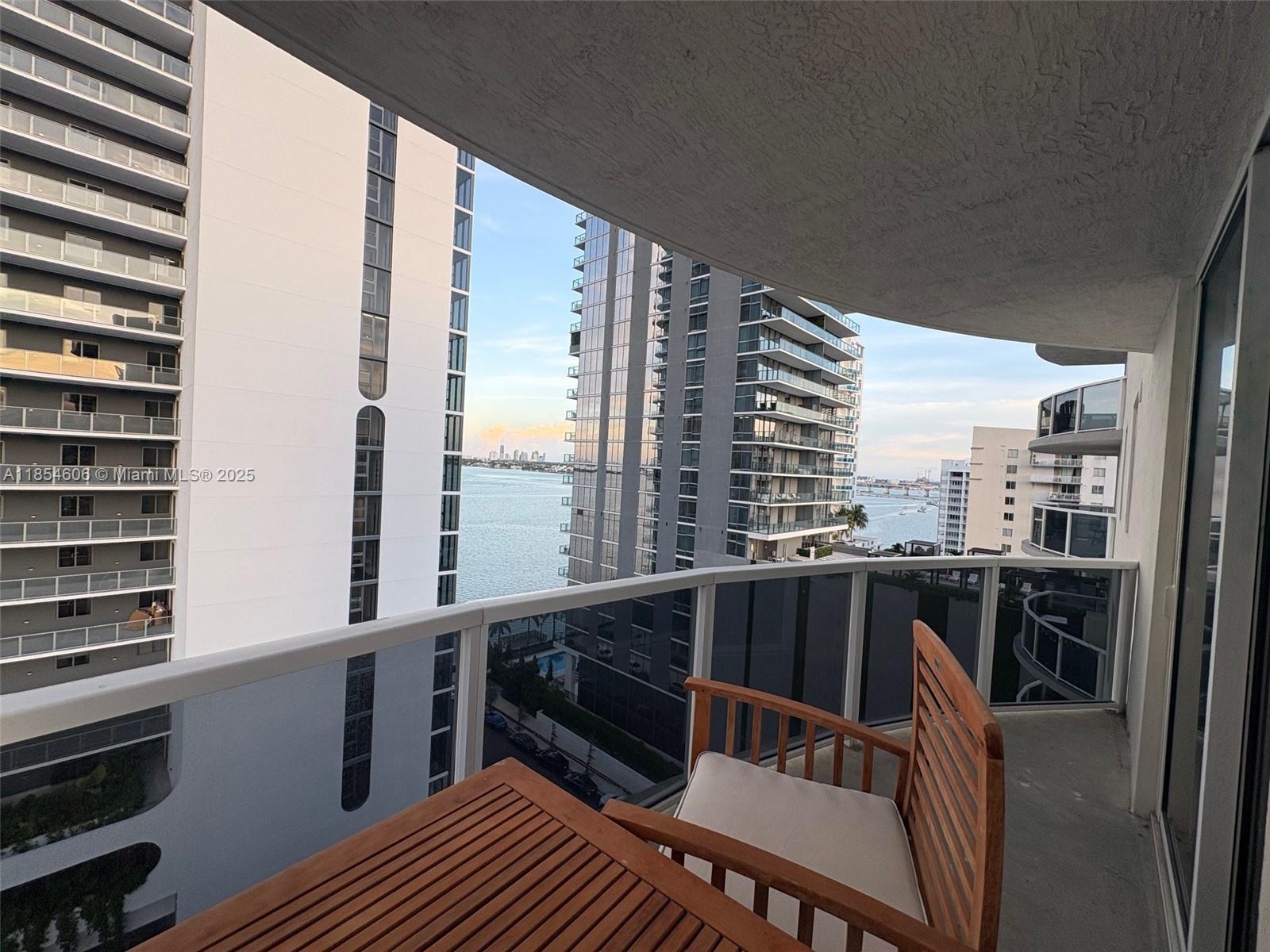 601 NE 23rd St #1402, Miami FL 33137