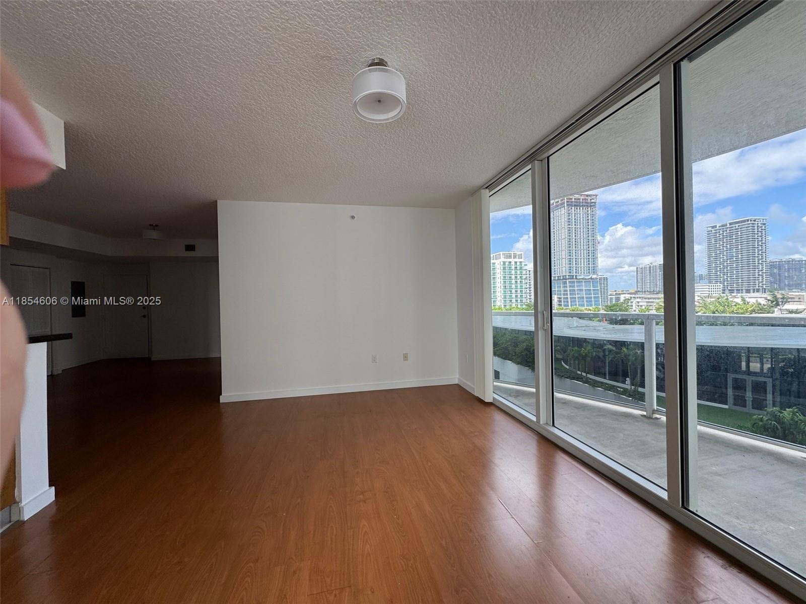 601 NE 23rd St #1402, Miami FL 33137