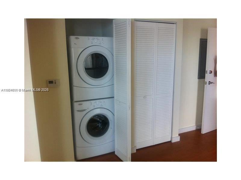 601 NE 23rd St #1402, Miami FL 33137