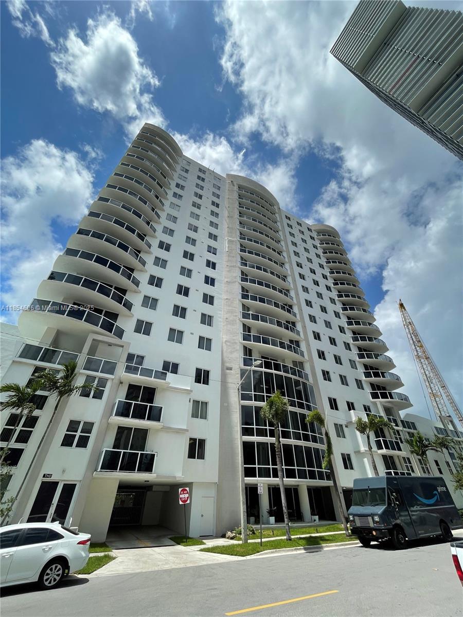 601 NE 23rd St #1402, Miami FL 33137