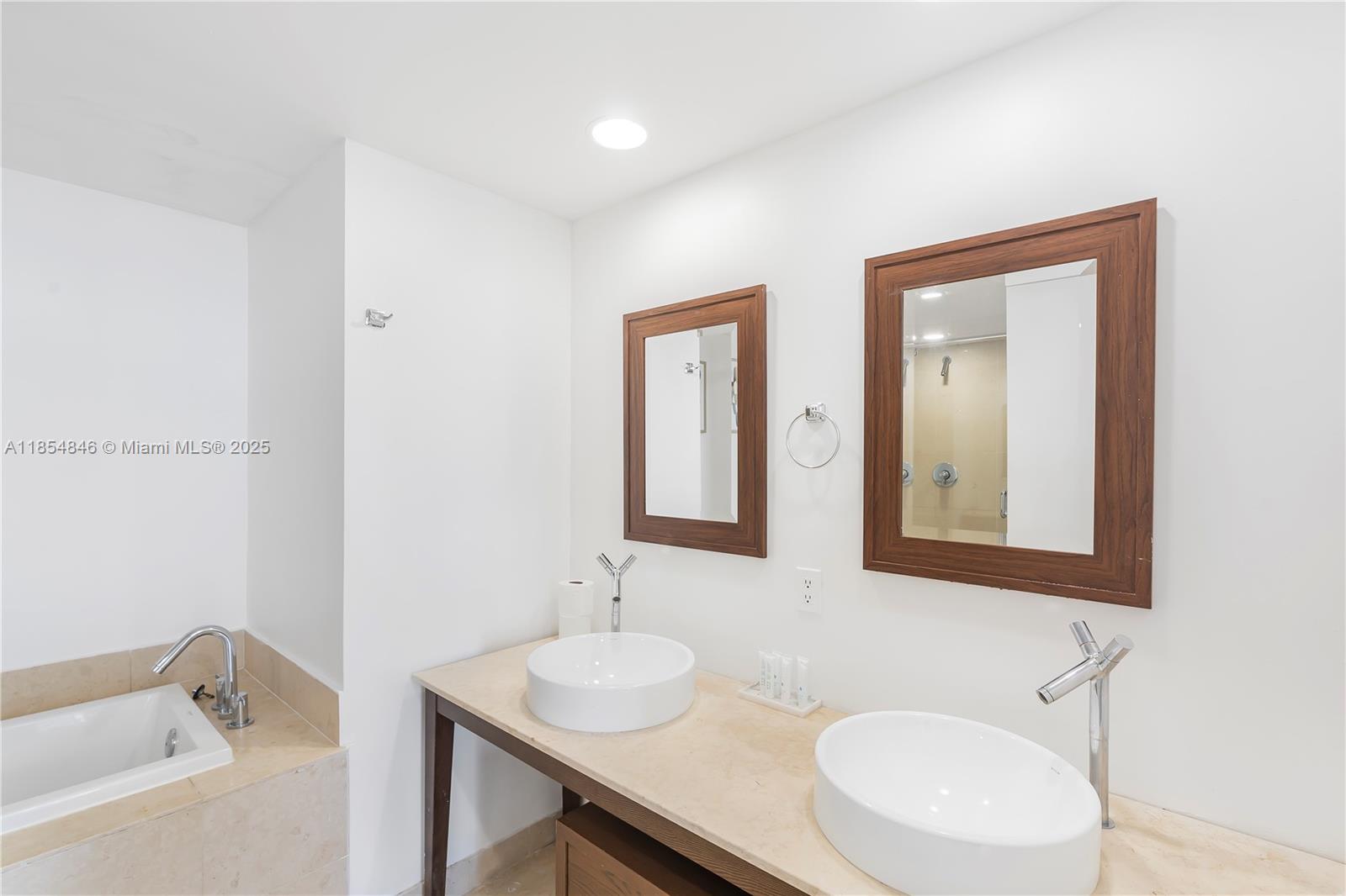 485 Brickell Ave #4404, Miami FL 33131